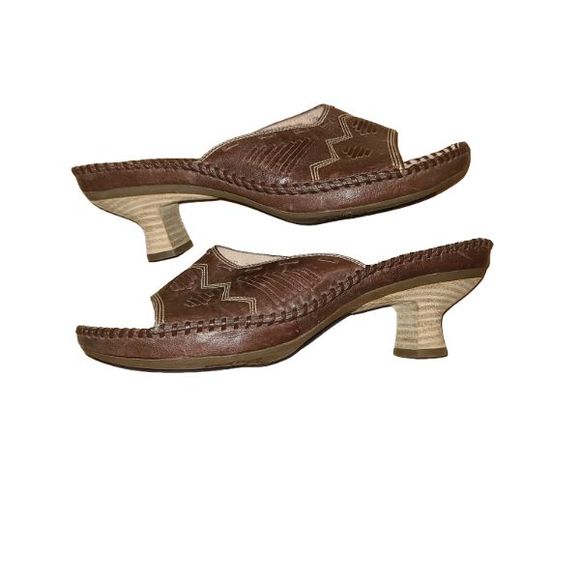 Women's Clarks Slide On Sandals Size 7M - Picture 2 of 6